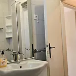 Coastal Charm: Pazanin Apartman *