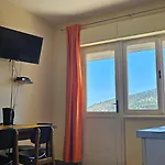 Coastal Charm: Pazanin Apartman Vinisce