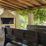 Coastal Charm: Pazanin Vinisce