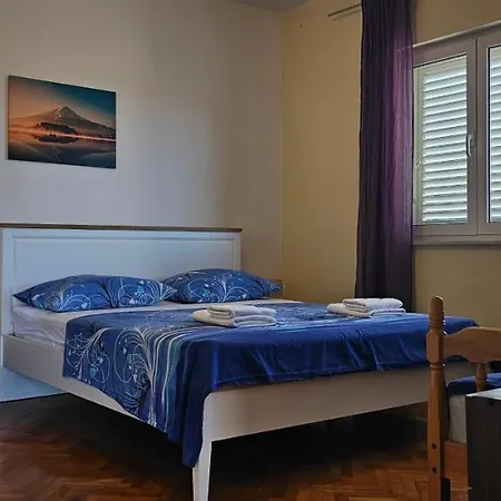 Coastal Charm: Pazanin Apartment Vinisce