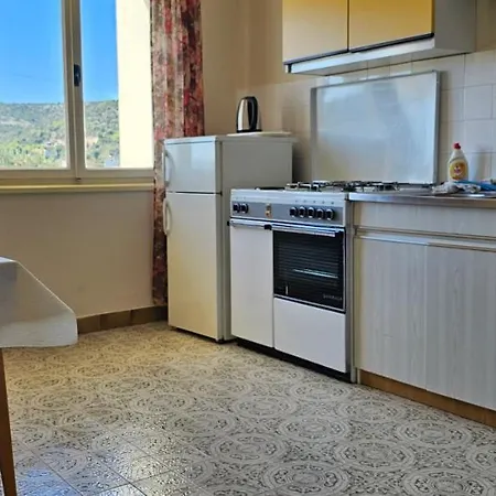 Coastal Charm: Pazanin Apartment *