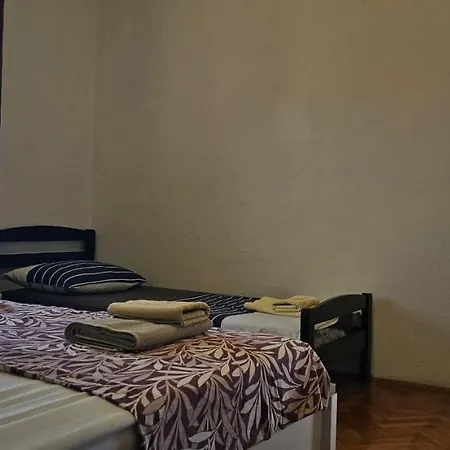 Apartment Coastal Charm: Pazanin Vinisce