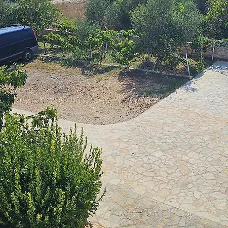 Coastal Charm: Pazanin * Vinisce